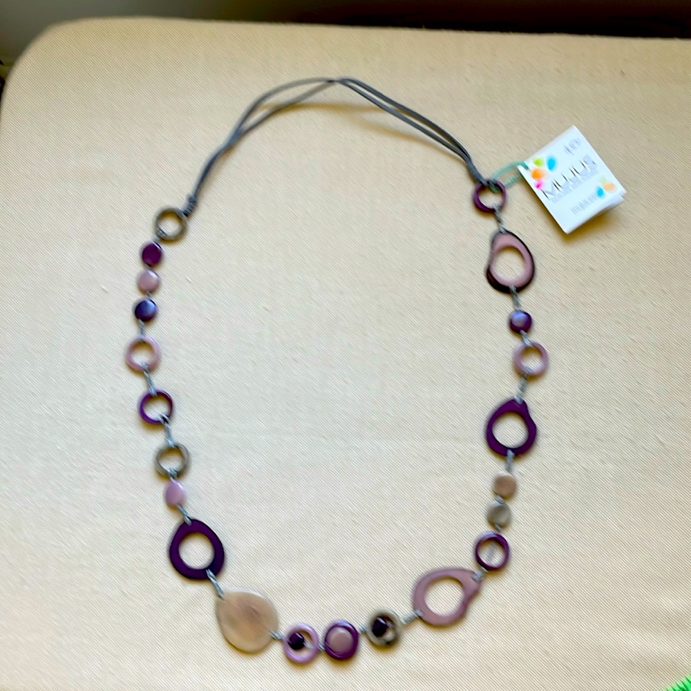 Mujus necklace. Leather & Tagua.